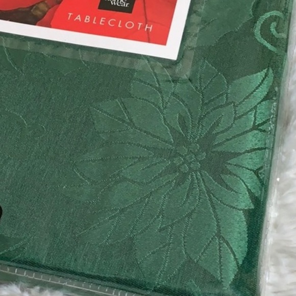 Homewear Wonderland  Green oblong Tablecloth 60x84 - Picture 5 of 5